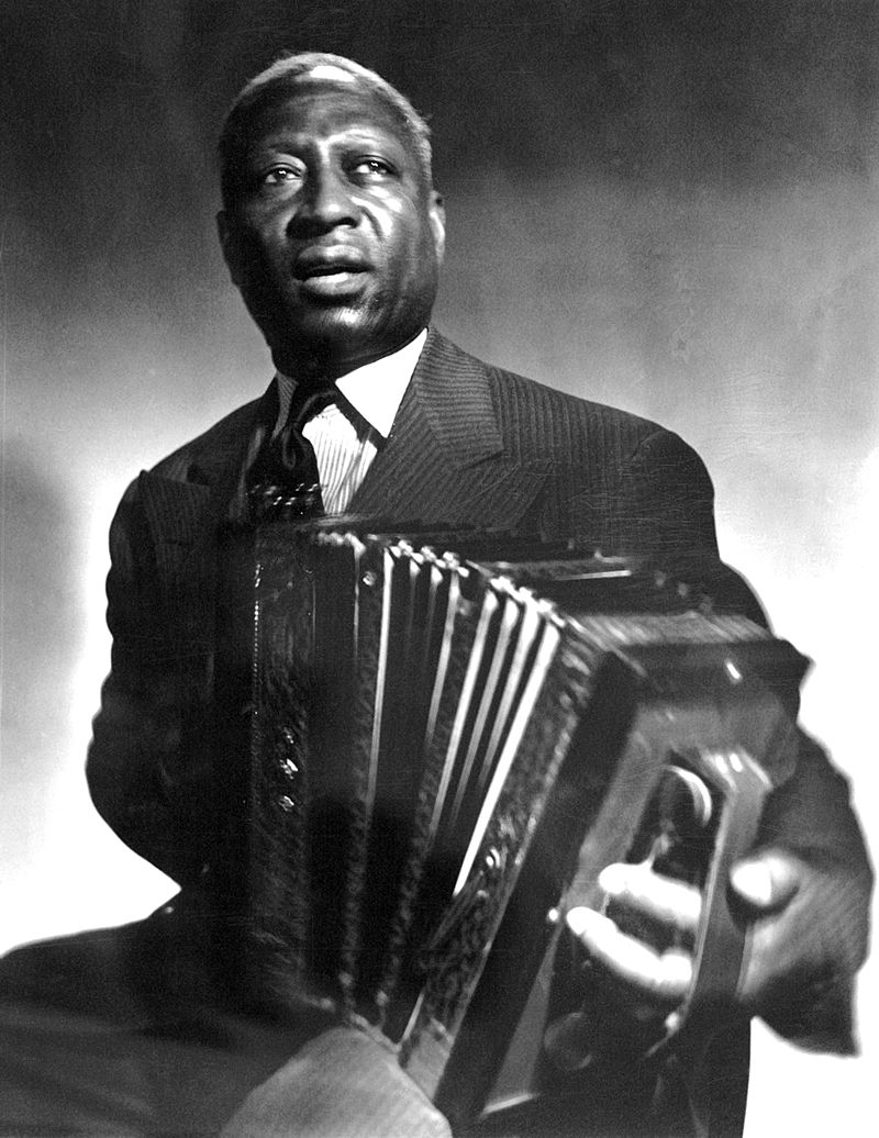 800px-Leadbelly_with_Accordeon.jpg